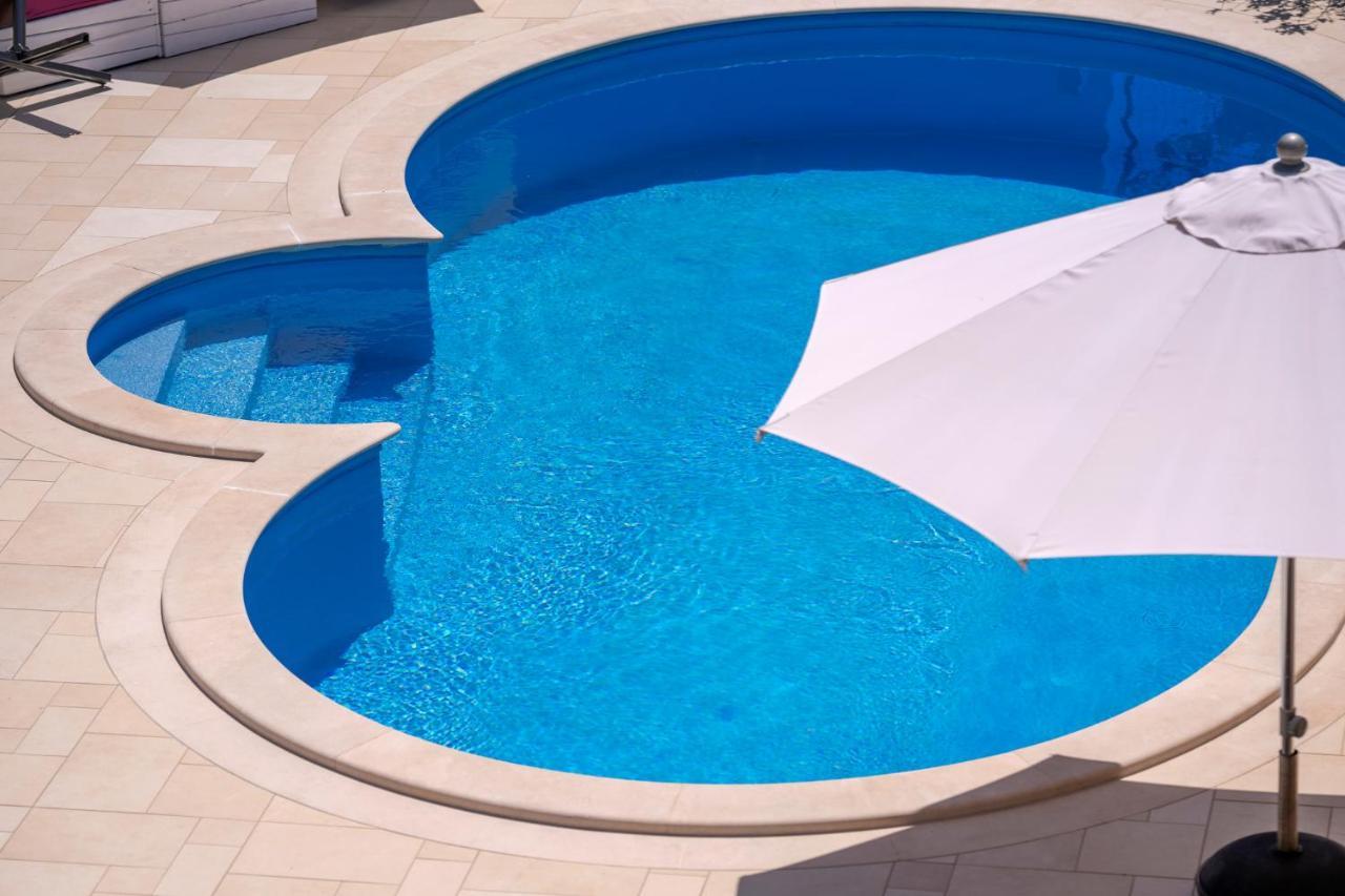 Hektorovic Poolside Apartments Bol Luaran gambar
