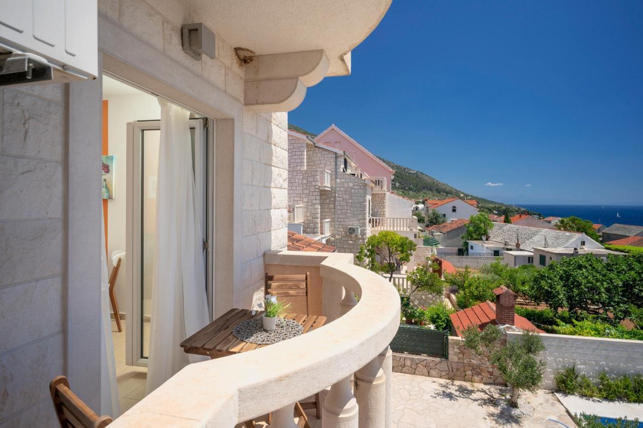 Hektorovic Poolside Apartments Bol Luaran gambar