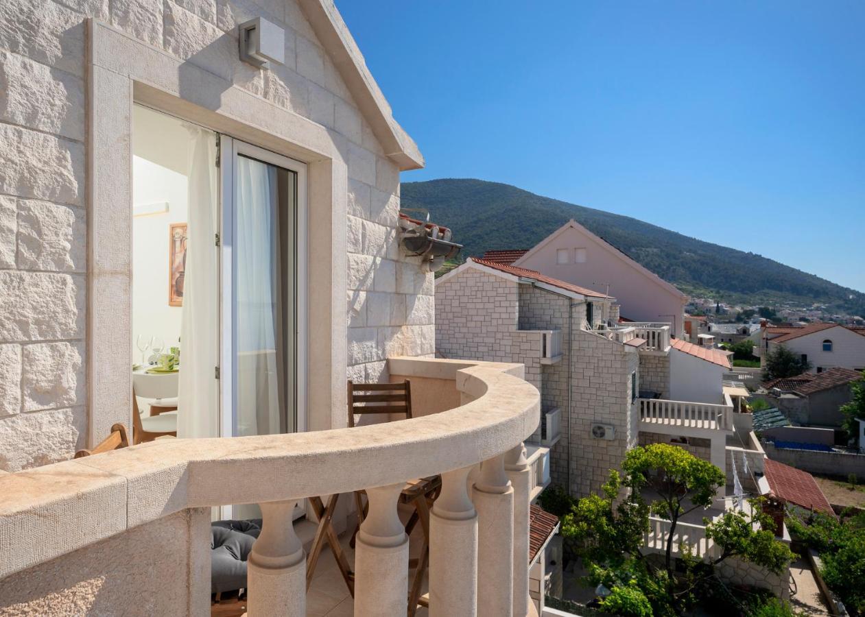 Hektorovic Poolside Apartments Bol Luaran gambar