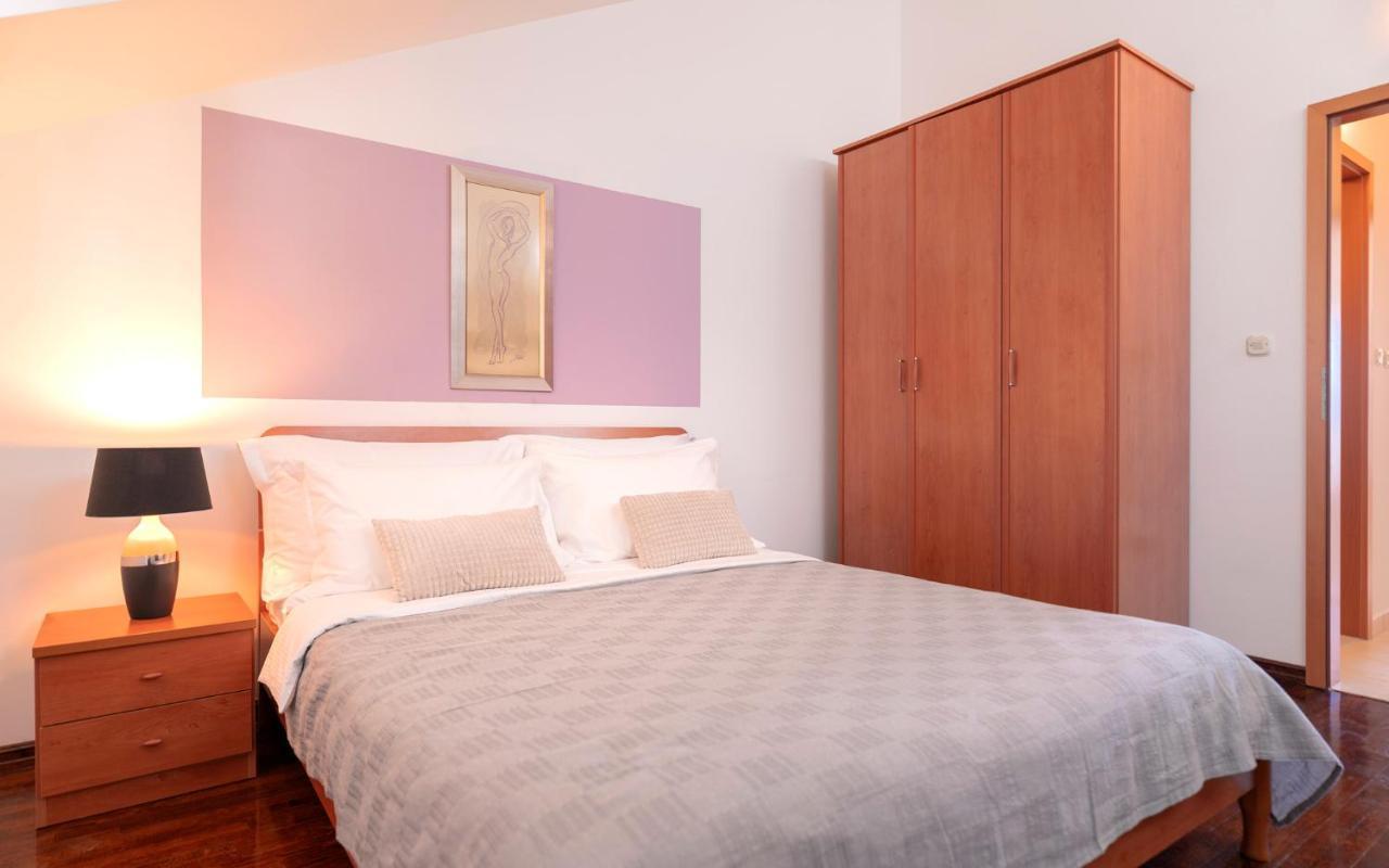 Hektorovic Poolside Apartments Bol Luaran gambar