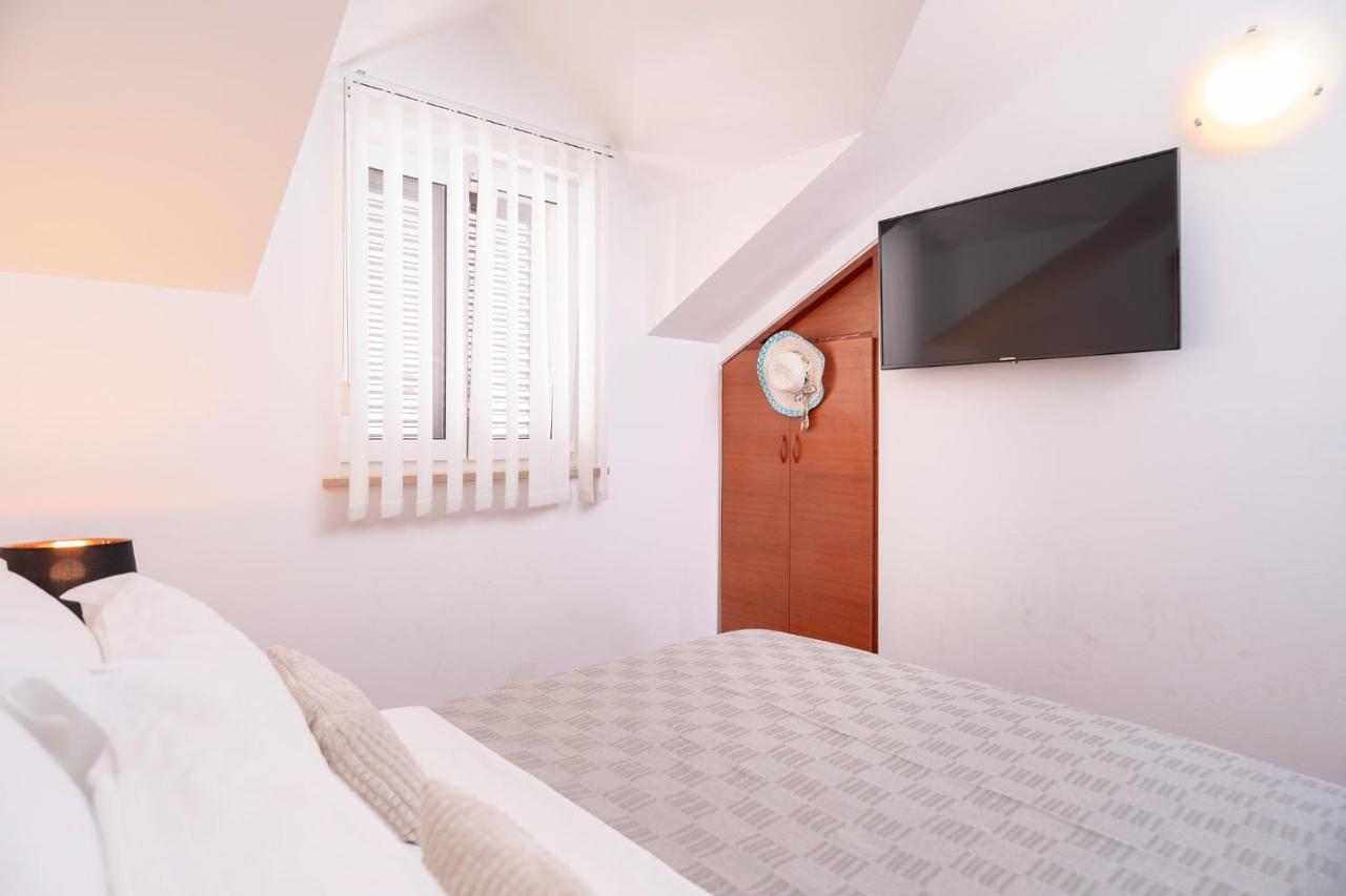 Hektorovic Poolside Apartments Bol Luaran gambar