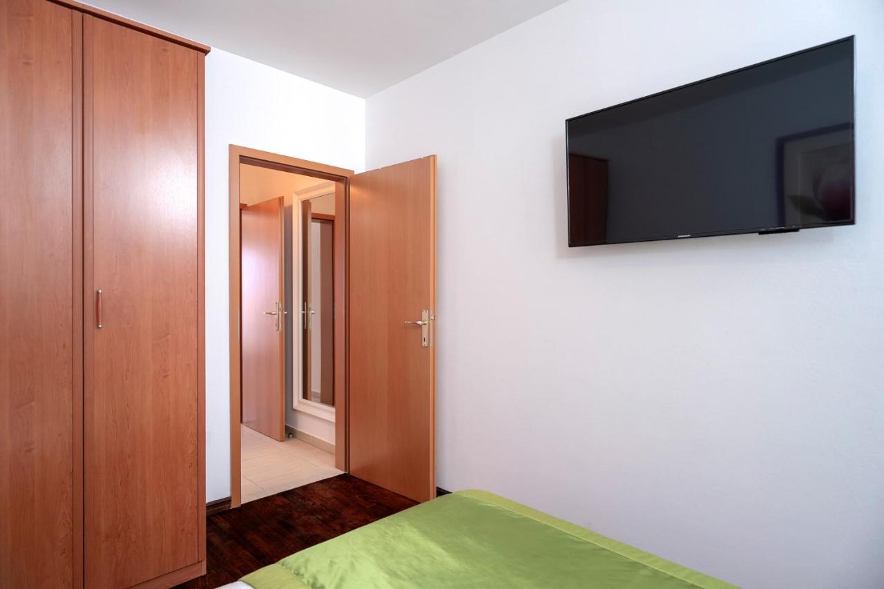 Hektorovic Poolside Apartments Bol Luaran gambar