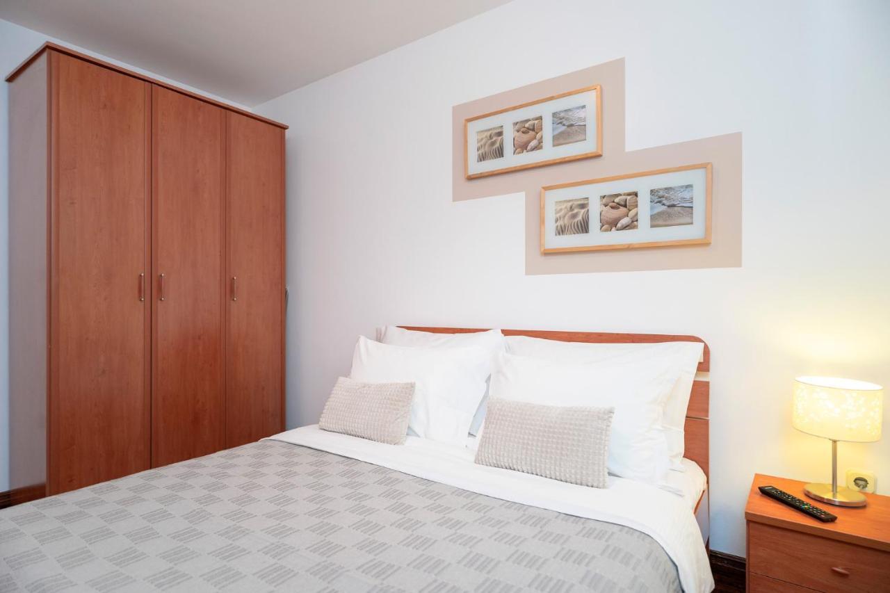 Hektorovic Poolside Apartments Bol Luaran gambar