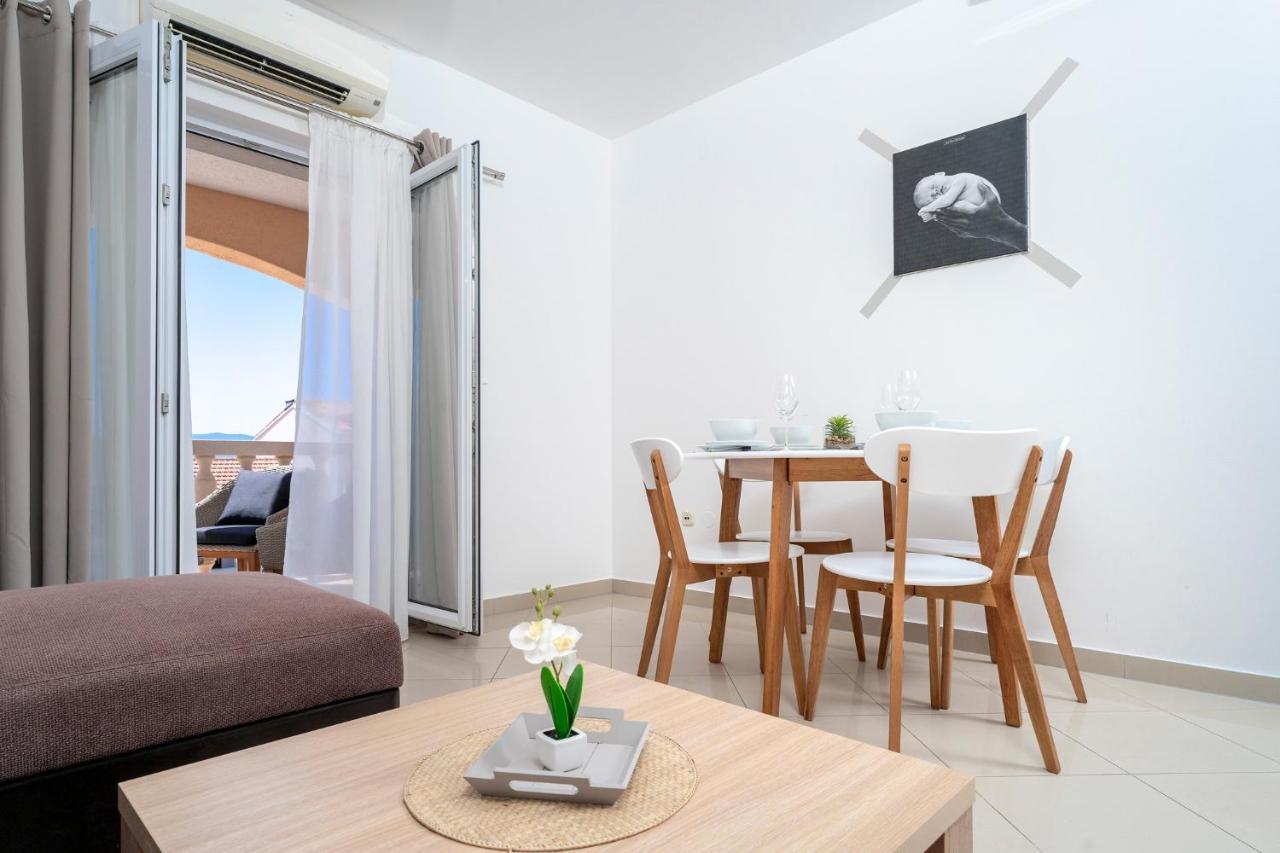 Hektorovic Poolside Apartments Bol Luaran gambar