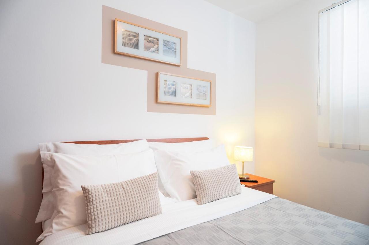 Hektorovic Poolside Apartments Bol Luaran gambar