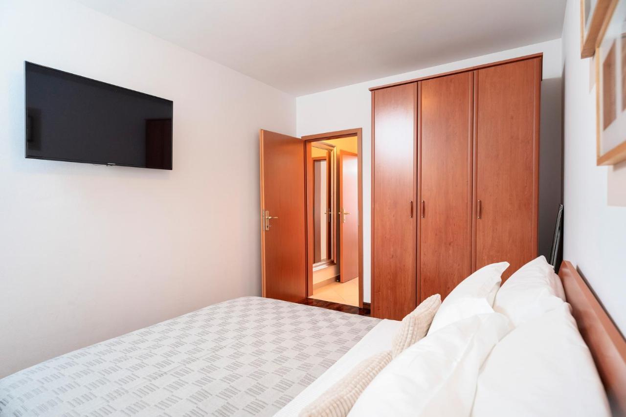 Hektorovic Poolside Apartments Bol Luaran gambar