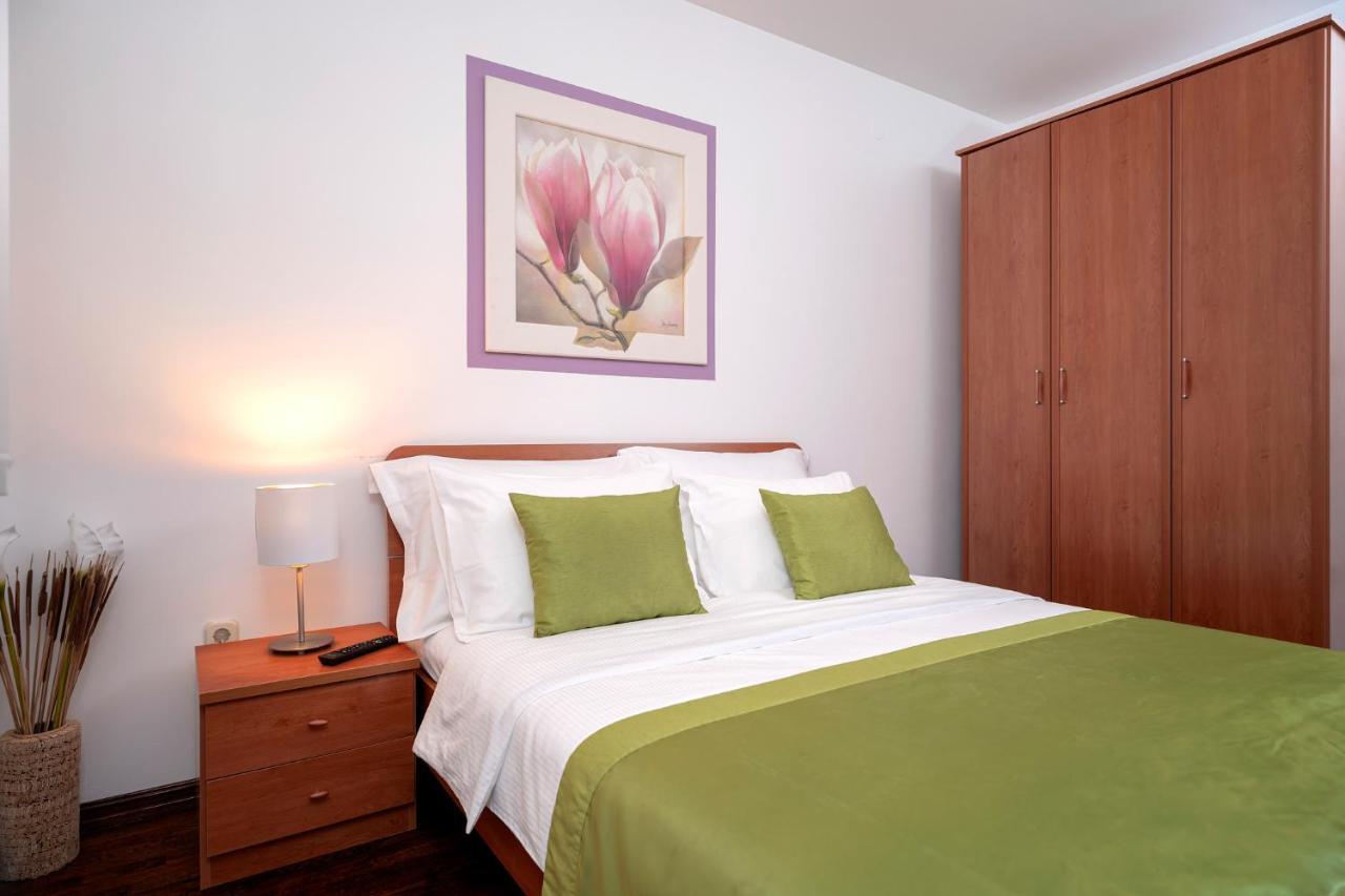 Hektorovic Poolside Apartments Bol Luaran gambar